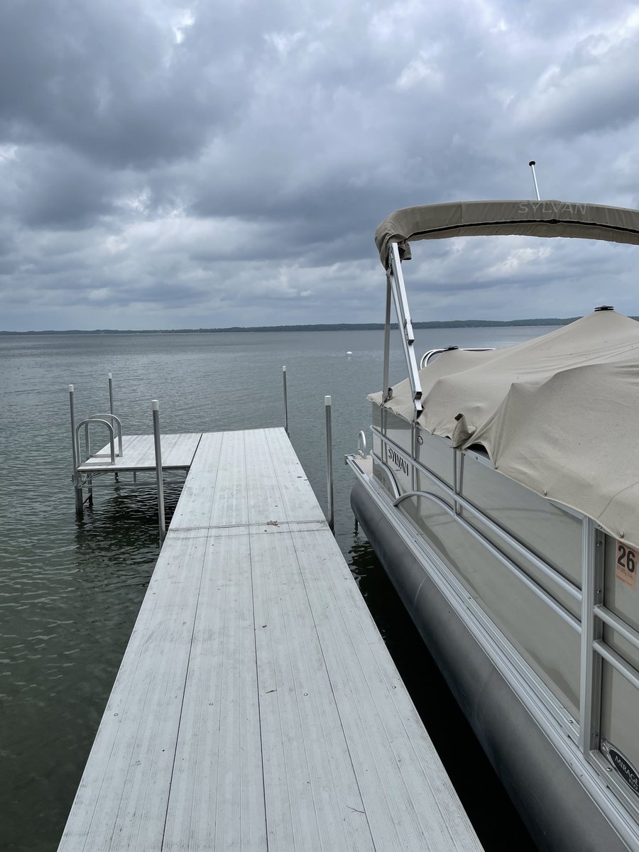 CraigBNilsson's tweet photo. Overcast warm day at the lake. 💙 https://t.co/GGFmqvMC4t
