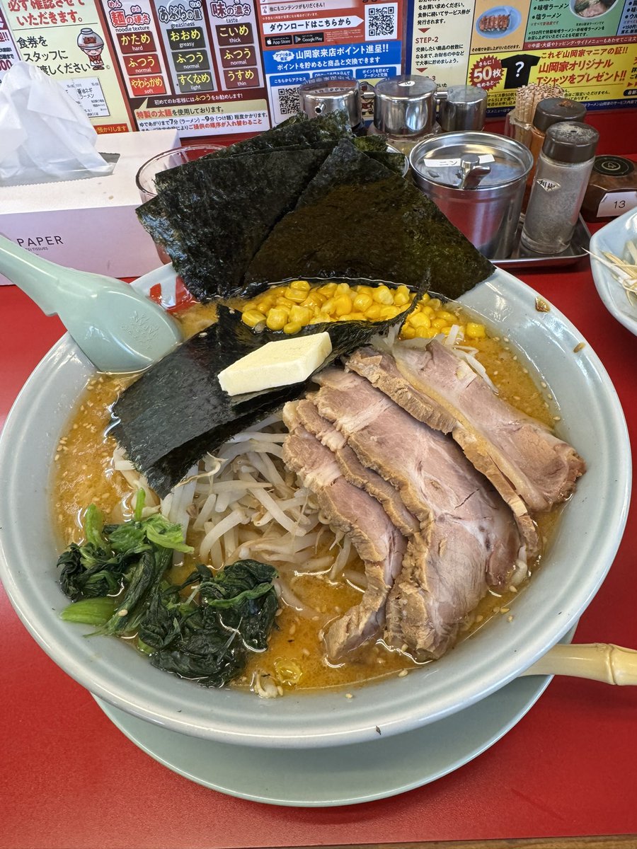 tuka08071's tweet photo. 2026/06/30
山岡家東広島店☁️
特製味噌チャーシュー麺
トッピングもやし×2
トッピング海苔5枚＆バター＆コーン
トッピング別皿白髪ネギ
ネギマヨ丼
美味しかった♪ https://t.co/9vSQ60u4u2