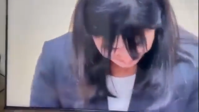 zundamotisuki's tweet photo. 大阪市泉南市でいじめを苦に自殺した少年についての会見後、遺族の前でヘラヘラ笑ってた冨森ゆみ子教育長。

これ別に悪質な切り抜きとかではありません

いじめを苦に自殺した少年の遺族の前で笑みを見せるとか本当にあり得ません。

本当に何を考えているんだこの女は。

この教育委員長の対応はありえないと思う人‼️

手をあげるのだ✋

🙋‍♂️< マジであり得ない。こんな奴を教育委員長にした奴も責任取れよ。