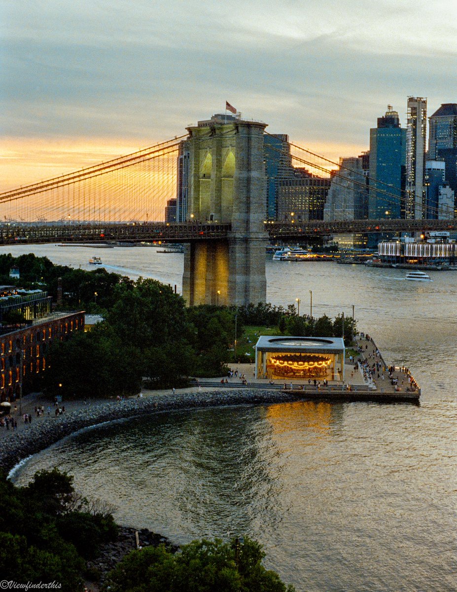 viewfinderthis's tweet photo. NYC on 35mm Film https://t.co/nVgieywRdC