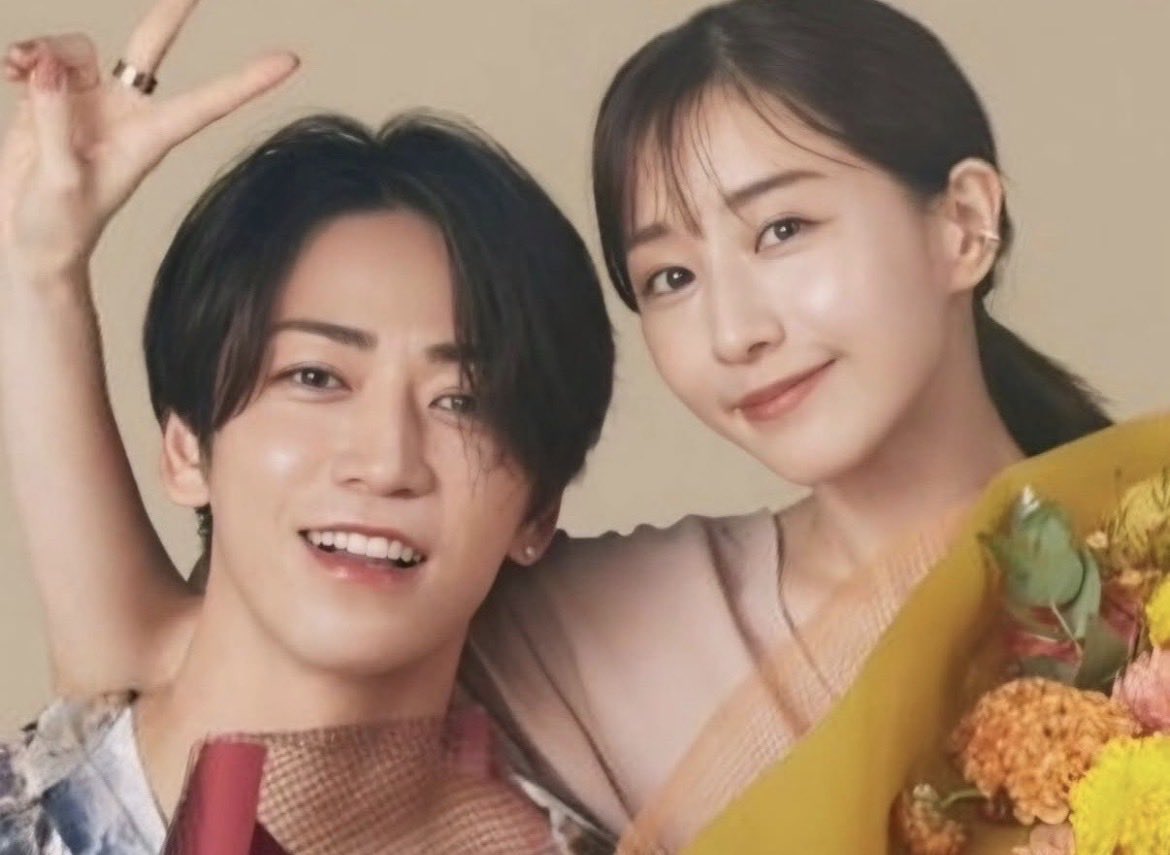 tnk0456123789's tweet photo. 田中みな実さん（39）と亀梨和也さん（40）が結婚だけど、参考にしてはいけない。

この年齢で、こんな幸せな結婚ができるのは、2人とも金持ちで魅力的で顔面偏差値が高いから。

普通30歳以上であれば、これまでの人生の中で結婚相手に既に出会ってる。

結婚相談所や街コン、マッチングアプリなどではなく
学校生活や職場で既に『結婚するべき相手』に出会ってる。

ふとした瞬間に、お互いがお互いのことを好きだと気づき、付き合って結婚するパターンは本当に多い。

なので普通は、30歳以前に【結婚するべき運命の相手】に既に出会ってる。

この2人は金持ちで魅力的だから、幸せな人生を歩むことができるだろうが、普通の人たちならそうはいかない。

普通は恋愛市場で40歳の男性なんて選ばない。明らかな売れ残り案件だから。