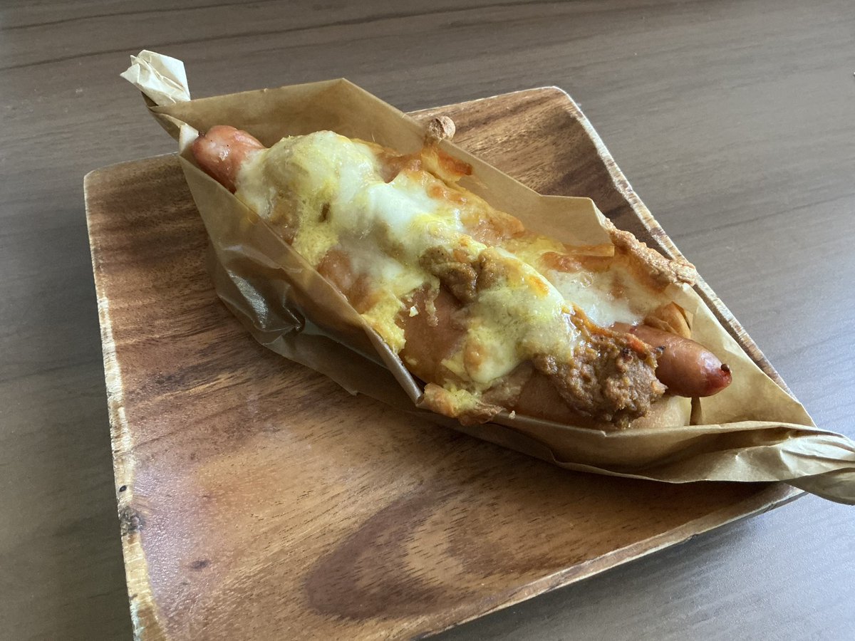 textile_nora's tweet photo. 朝パン　チーズカレードッグ https://t.co/JSfAN9JqcF