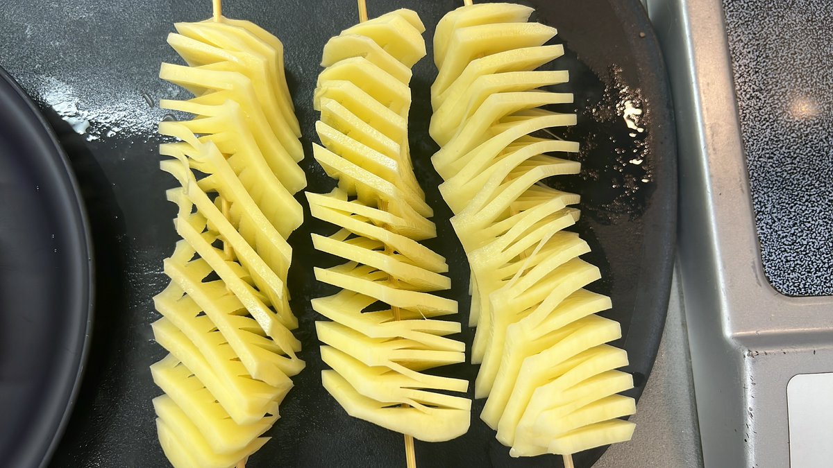 ieu_ieu's tweet photo. 付け合わせはこの切り方したフライドポテトやね https://t.co/Fo1S9AMghK