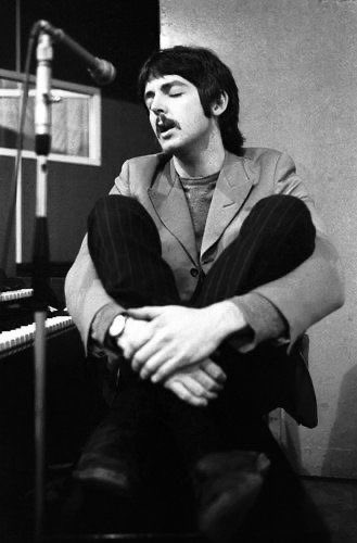sgtqeppers's tweet photo. paul mccartney recording for lucy in the sky with diamonds (1967) https://t.co/tO8dwMx90c