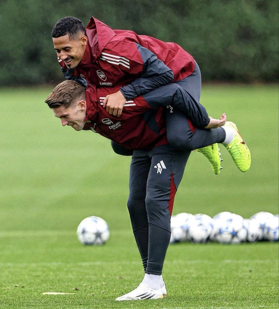 Molly_AFC's tweet photo. 🚨💣 BREAKING: Viktor Gyökeres on going up against William Saliba…. 🗣️⚽ 

“He’ll be a great matchup. We get along really well. He’s a super lively guy who brings loads of energy 😄🔋 A teammate you’d want in your corner, a solid and key presence in the dressing room 👊🫂” 🎙️ 

On if Saliba might be nervous about the duel… 🗣️ “That’s one for him to answer 🤷‍♂️” 🎙️ 

Gyökeres also looked back on their previous clash….. 🗣️ “Yeah, it went well for me last time, but that was ages ago and we’ll find out on Tuesday ⏳👀  
I can’t wait to face him again.” 🇸🇪🇫🇷