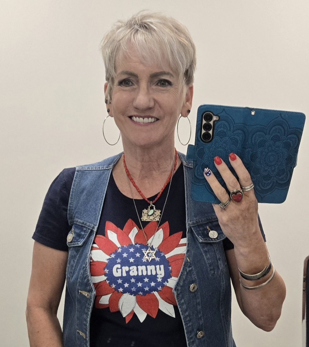 sandyslater's tweet photo. Monday boots are USA 🇺🇸 sneakers! #grannylife https://t.co/0986Pt0Uij