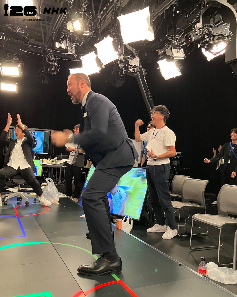 NHK_soccer's tweet photo. ⚽️サッカー FIFAワールドカップ2026⚽️

《 日本 × ブラジル 》
【BS】で放送中

日本が先制！
スタジオの闘莉王さんと佐藤寿人さんも
大興奮！！！！！！！！！

引き続き、本田圭佑さんの解説はNHK BSです！

🔽速報記事更新中
https://t.co/Sh2p8CUNY7

#FIFAWorldCup
#サッカー日本代表 https://t.co/qOtJAdioNe