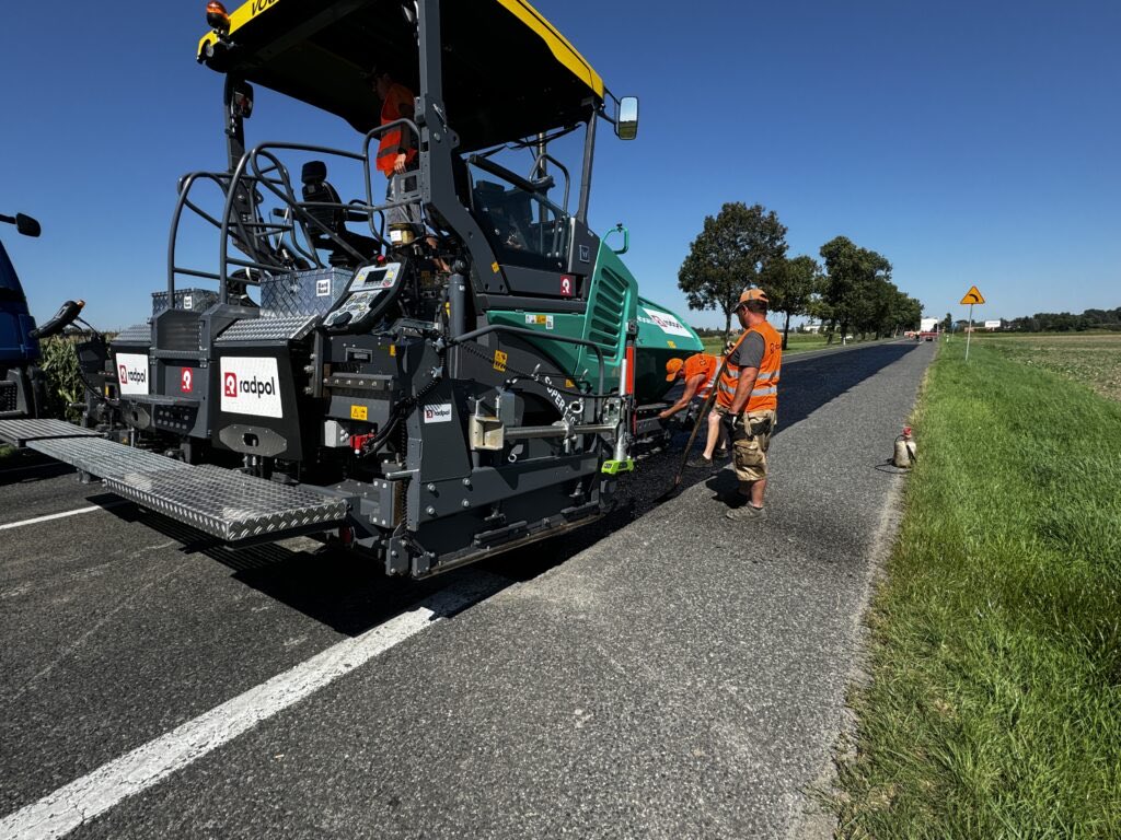 p0liniak's tweet photo. Polska jest jedynym państwem w UE które nie planuje zrównania wieku emerytalnego

Tym samym ojciec trójki dzieci budujący drogi w 40*C musi pracować na emeryturę 5 lat dłużej od bezdzietnej Julki która w klimatyzowanym urzędzie przewija tiktoczki

DOŚĆ DYSKRYMINACJI MĘŻCZYZN! https://t.co/unaAflfP4X