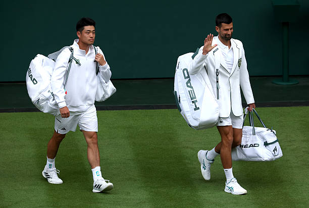 christophclarey's tweet photo. #wimbledon #djokovic https://t.co/gdDcYAW3Qi
