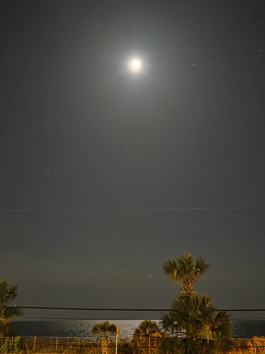 finfan0001's tweet photo. @AJamesMcCarthy The moon a Lil hazy, its my reflection pool I like the most https://t.co/4sHMIsaDto