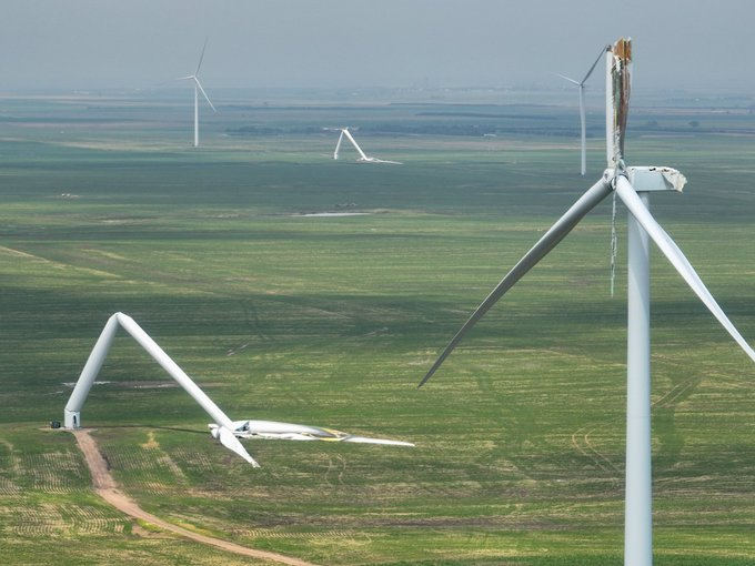 posted_news's tweet photo. Wind gusts estimated at more than 130 mph were strong enough to tear apart wind turbines and silos, nearby Highmore, South Dakota.

Silos #geoposted at 44.52077, -99.43925

South Dakota Wind Energy Center: https://t.co/MLkmJtV50B

@McMillinWx #SDwx https://t.co/kDPMZdvYjh