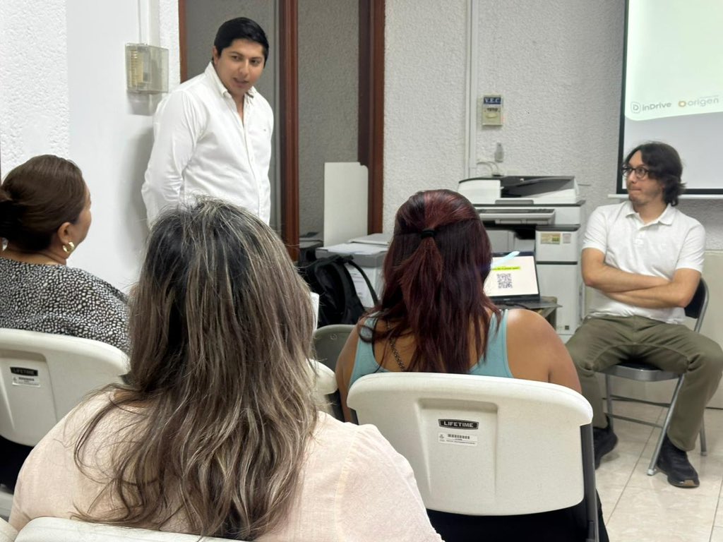IMujerMerida's tweet photo. 🙋🏻‍♀️🚙📲✨ ¡Juntas Llegamos Más Lejos llega a Mérida! 

En colaboración con inDrive y Fundación Origen, llevamos a cabo una plática informativa para dar a conocer esta iniciativa que impulsa la autonomía económica de las mujeres mediante capacitación y acompañamiento. https://t.co/ej6lzryOoG