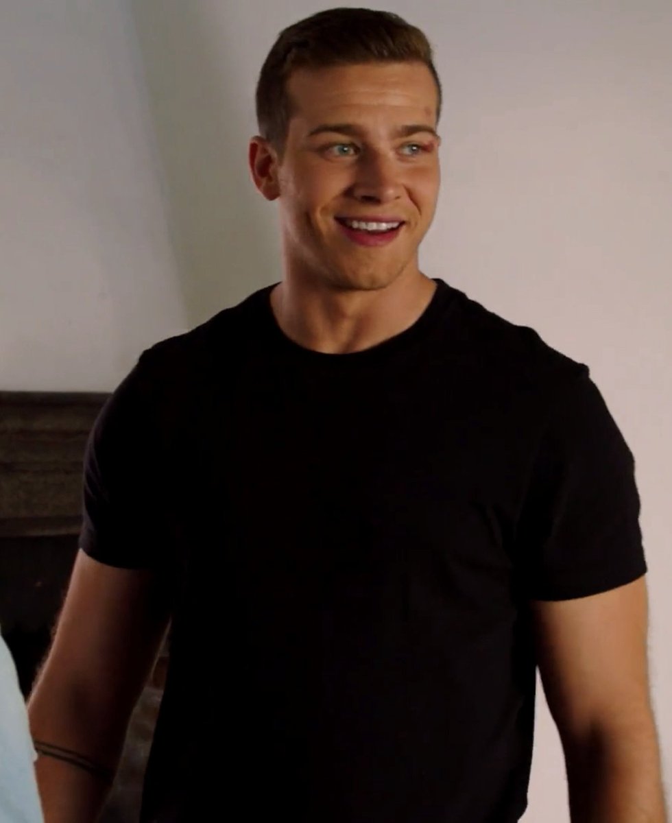 hyoszone's tweet photo. maddie looking at chim when he left the room and buck looking at eddie when he left the room. riiiiight right righy right https://t.co/oNDj3f5xBO