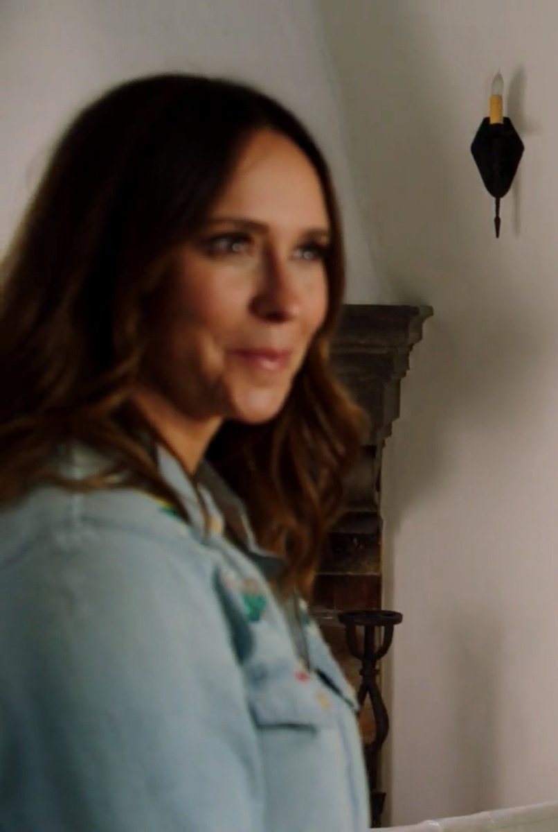 hyoszone's tweet photo. maddie looking at chim when he left the room and buck looking at eddie when he left the room. riiiiight right righy right https://t.co/oNDj3f5xBO