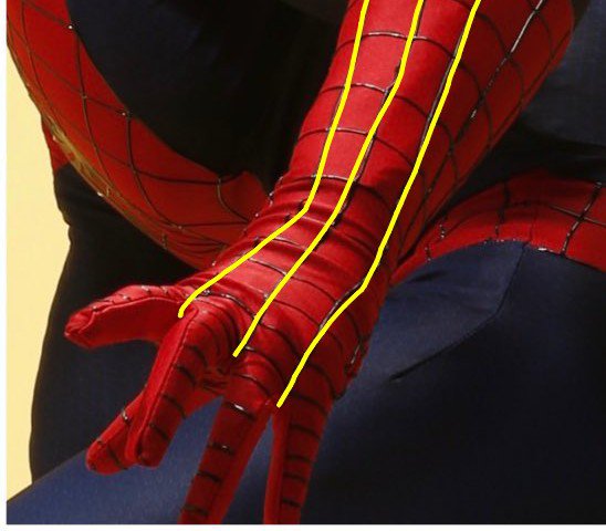 Rideiblu's tweet photo. @Tiger0613 I have a question. Why do suits whose vertical webs on the arms reach the space between the fingers end abruptly there instead of continuing and joining together in the palm of the hand?
This is something the Raimi suit did. But apparently, the rule is to have lines on the palms https://t.co/84x0Kjes0j