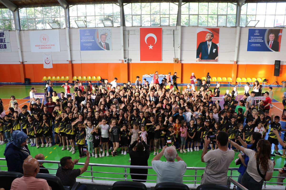 serkanbaskan51's tweet photo. Geleneksel Yaz Spor Okulu'muzu başlattık. ⚽🏀

Nüfusa oranla Niğde'nin en büyük ve en kapsamlı yaz spor okulunda 11 branşta 1200 çocuğumuzun kaydını tamamladık. Kayıtlarımız devam ediyor.

Bizlere güvenen ailelerimize teşekkür ediyor, minik sporcularımıza başarılar diliyorum. https://t.co/u975M3oU8L