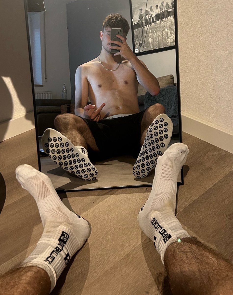 CashMasterJona's tweet photo. Dieser Anblick lässt dich schwach werden😈
Der Geruch meiner verschwitzten          ⚽️Socken🥵🥵

Bin ready für paar games während des 🇩🇪 Spiels💸💸 https://t.co/s2paOlwxd7