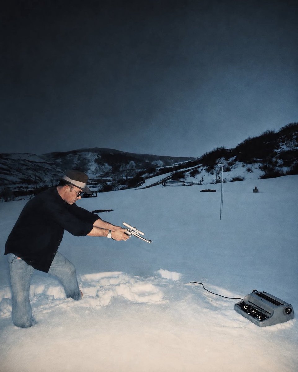 blackstarops's tweet photo. hunter s. thompson shooting his IBM typewriter (1989) https://t.co/OZEKTU0Jwv