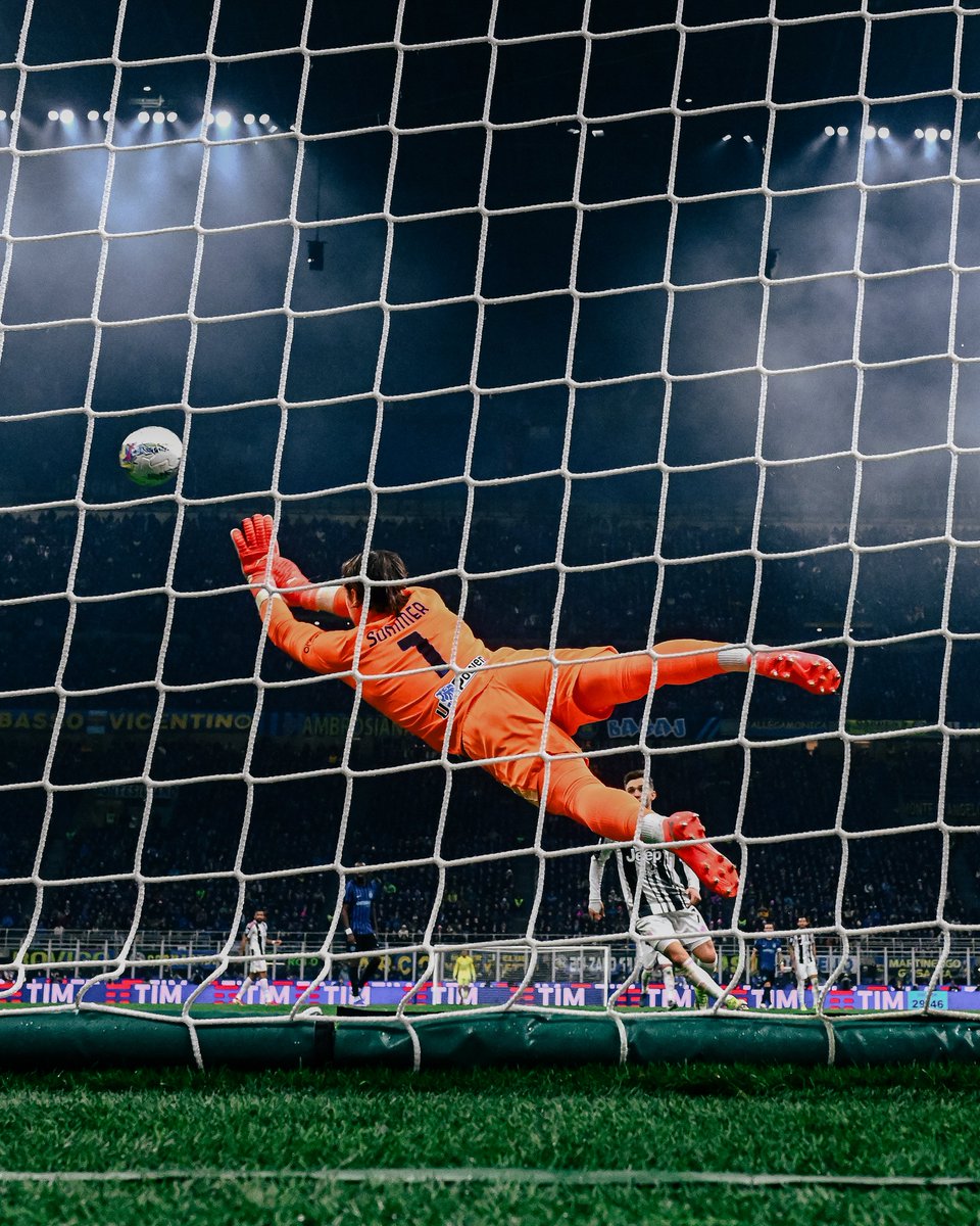 Inter's tweet photo. Grazie di tutto, Yann 🖤💙 https://t.co/4txBjyBgjE