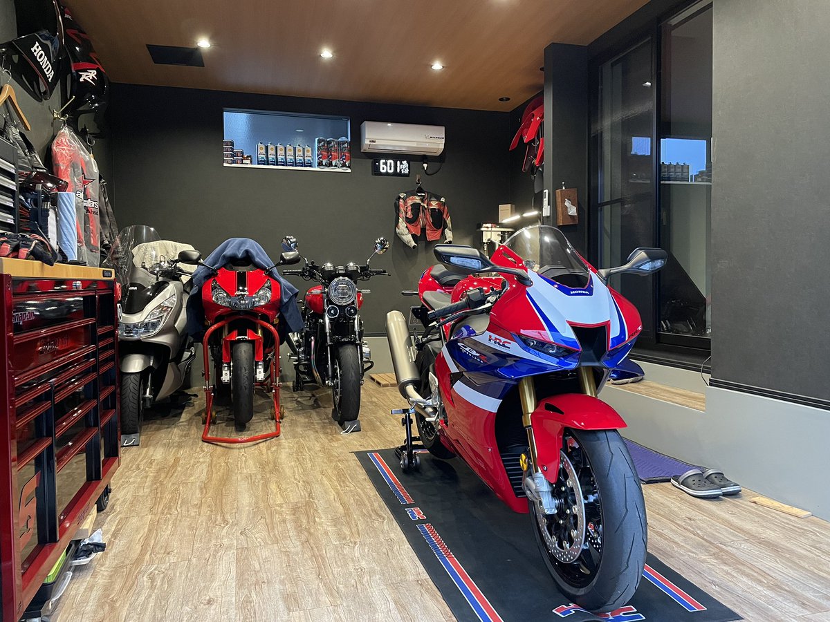 Hata8133's tweet photo. #CBR954RR #SC50
#CB1100RS #SC65
#CBR100RRR #SC82
#PCX150 #KF18
#ガレージ #ガレージハウス
#インナーガレージ #ビルトインガレージ
#スナップオン #snapon https://t.co/hCXYGxddqJ