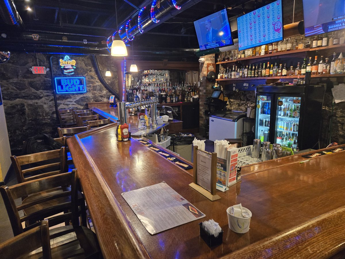 S4Tech123's tweet photo. The Harp &amp; Dragon in Norwich, CT just leveled up—smooth transition from Harbortouch to Shift4 Dine with zero drama. Faster workflows, cleaner setup, and a system built to drive revenue from day one. When the tech works this well, the business feels it immediately. @Shift4 https://t.co/zQY62A15lZ