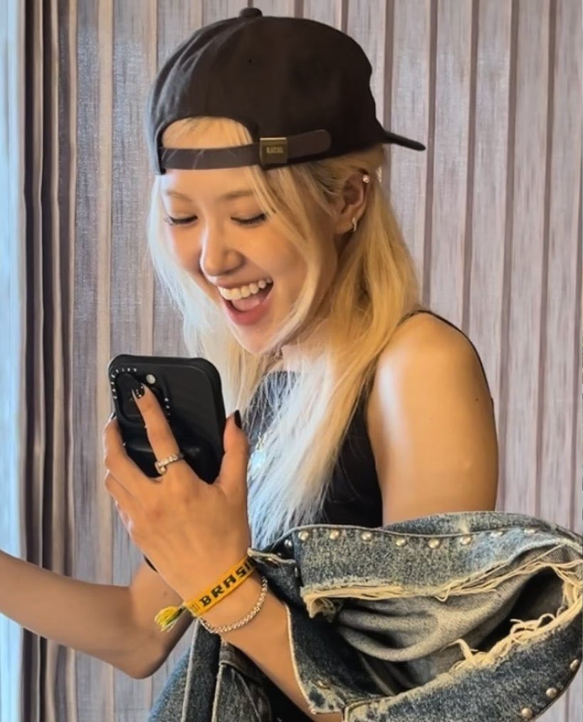 roseannebrasil's tweet photo. Nossa menina é brasileira 🤧 https://t.co/NMn4Xpw3tt
