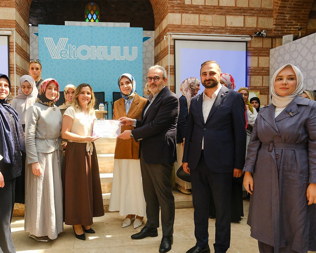 tugvabursa's tweet photo. 📍TÜGVA Bursa İl Temsilciliği

Kadın ve Aile Koordinatörlüğümüz tarafından hayata geçirilen Veli Okulu Projesinin lansmanını; Önceki Dönem Kültür ve Turizm Bakanı Sayın Mahir Ünal ve kıymetli eşi Şule Ünal’ın teşrifleriyle İl Temsilciliğimizde gerçekleştirdik. https://t.co/rAxl49reDU
