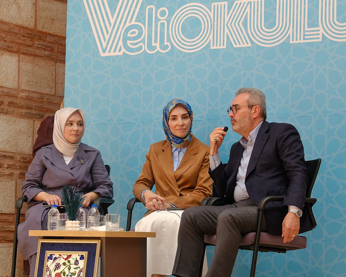 tugvabursa's tweet photo. 📍TÜGVA Bursa İl Temsilciliği

Kadın ve Aile Koordinatörlüğümüz tarafından hayata geçirilen Veli Okulu Projesinin lansmanını; Önceki Dönem Kültür ve Turizm Bakanı Sayın Mahir Ünal ve kıymetli eşi Şule Ünal’ın teşrifleriyle İl Temsilciliğimizde gerçekleştirdik. https://t.co/rAxl49reDU