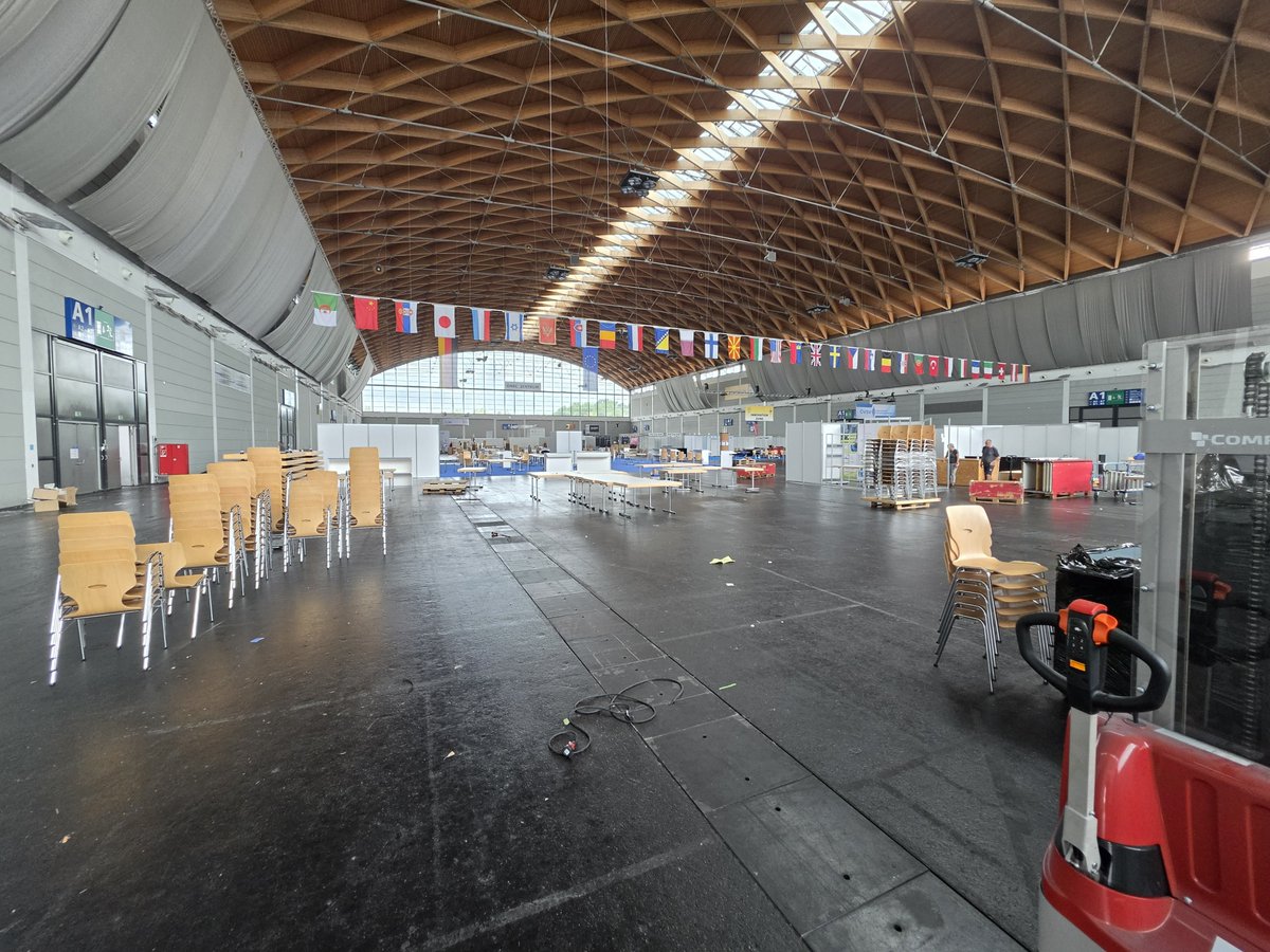 darcnotfunk's tweet photo. Die 49. #HAMRADIO in Friedrichshafen ging gestern zu Ende. Danke für die tollen Gespräche mit lauter tollen Menschen und für das unglaubliche Engagement aller Helfenden.
Berichtet uns doch mal, wie ihr unsere Stände gesehen habt.
#Amateurfunk #darc #notfunk https://t.co/QuSYW6TwTc