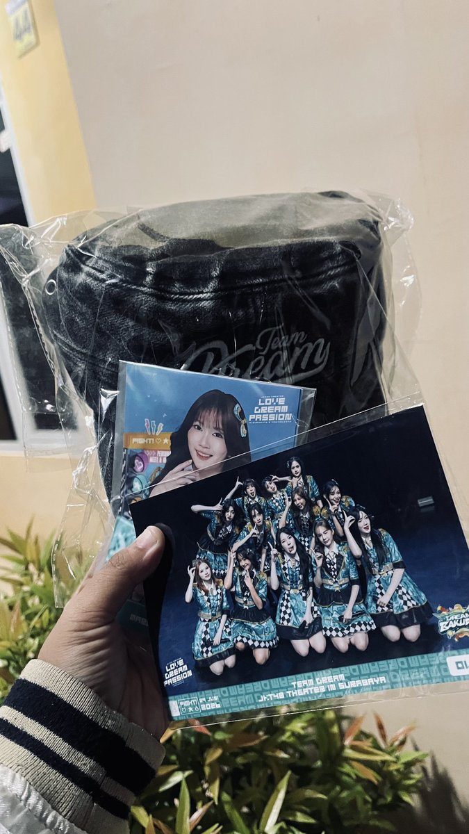 mirysput2717's tweet photo. Akhirnya hehehe walaupun ga sebelahan
INILOH KAKAK KAKAK YANG NAMANYA THEATER DATE, selama show enjoy masing-masing, after show sambil jalan pulang diatas motor cerita dari pov masing-masing, luwwcuuu 🤍 https://t.co/dDcN7E0liX