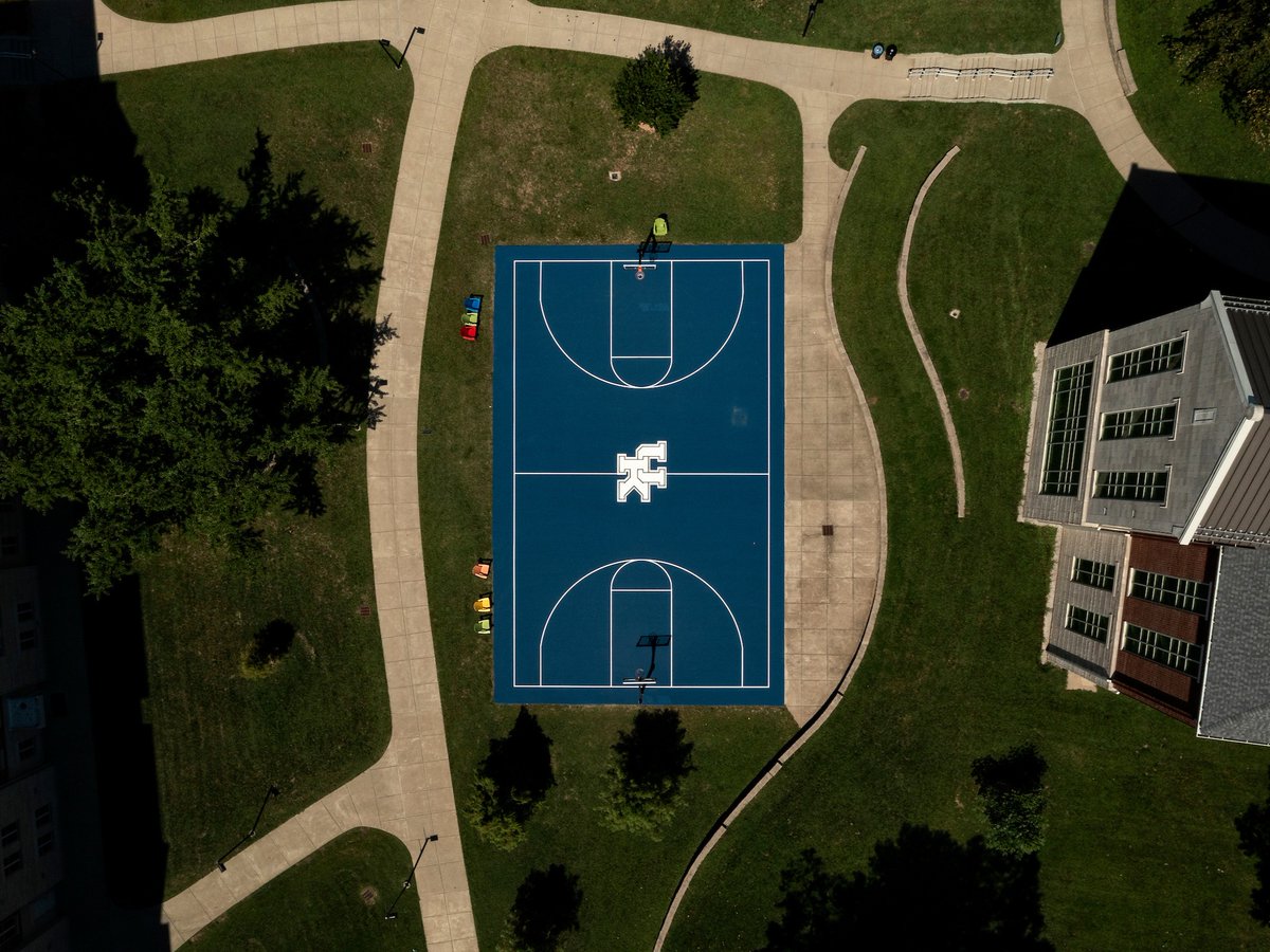 universityofky's tweet photo. Campus but make it ✨art ✨ 

#UKy #UniversityofKentucky #WillyT #KrogerField https://t.co/yaqRNu8to8