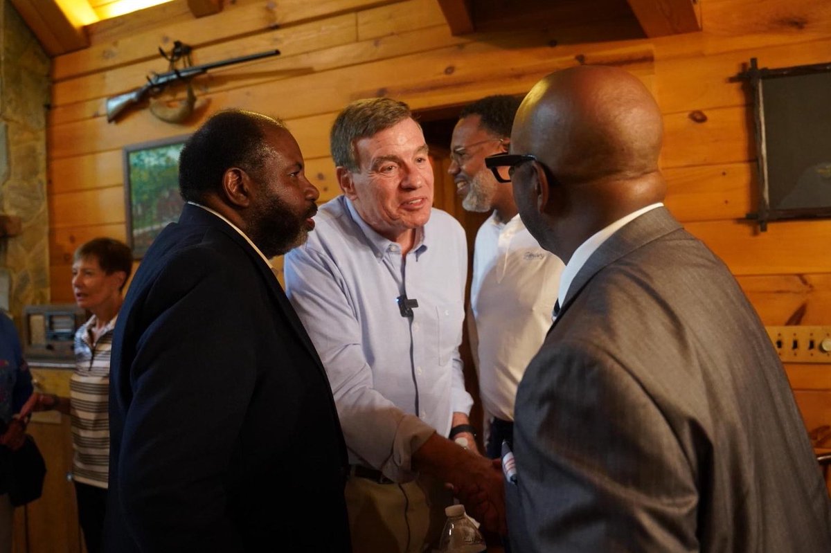 MarkWarnerVA's tweet photo. Great to be in Petersburg alongside Delegate Kimberly Pope Adams @kimadamsforva and Mayor Samuel Parham yesterday! Thanks to everyone who joined, asked questions, and shared your perspectives. I know this community is going to deliver crucial wins in November. https://t.co/l1vh6YWZNV