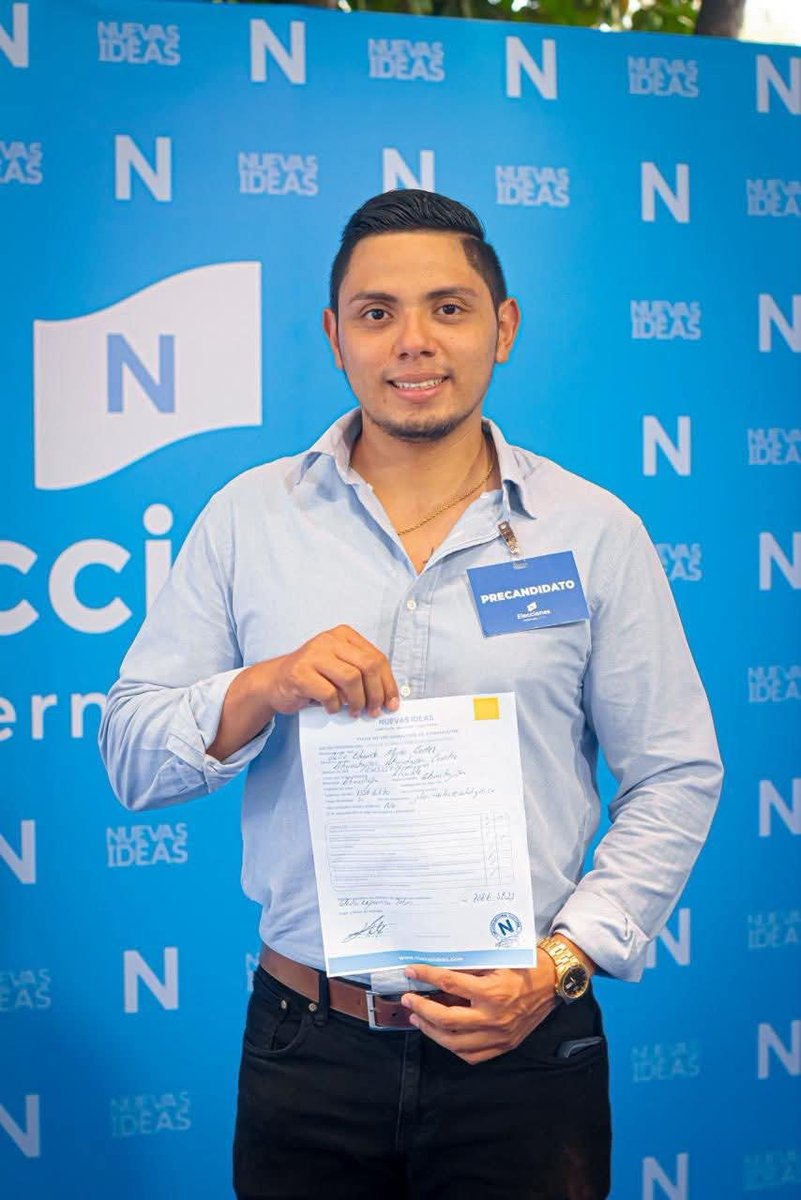 OccidenteEs's tweet photo. El doctor Julio Merlos, de 32 años, se inscribió como precandidato a alcalde del municipio de #AhuachapánCentro. El profesional de la salud busca competir por primera vez en un cargo de elección popular.
@elsalvador https://t.co/1ljzJhomVf