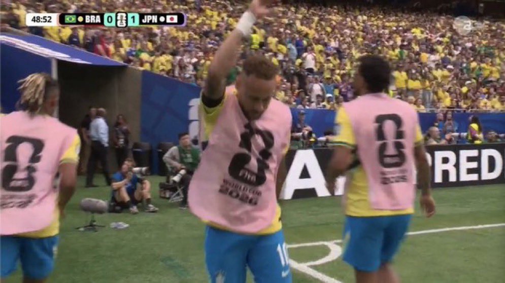njdmarlon's tweet photo. Neymar no aquecimento. https://t.co/nYDFqHlT77