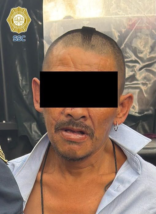 MLopezSanMartin's tweet photo. El hombre que apareció amenazando con un arma blanca a un creador de contenido alemán ya fue detenido por la policía de CDMX 

La captura ocurrió en la colonia Buenavista tras otra denuncia por robo y amenazas con navaja https://t.co/s9TGw51d8T