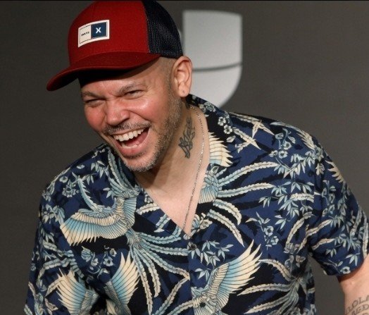 Niw451's tweet photo. Pregunta seria: ¿ya llegó Residente de Calle 13 con sus famosas “ayudas” para el pueblo venezolano? https://t.co/tmLoso7eVc