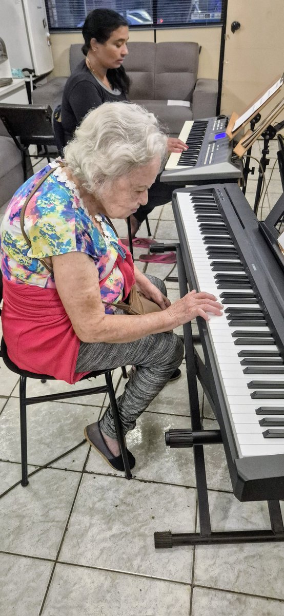 baruchavraham's tweet photo. A música não tem prazo de validade, e a ciência comprova que iniciar ou retomar os estudos musicais na idade sênior é uma das melhores decisões que alguém pode tomar para o corpo, para a mente e para a alma. https://t.co/mKmNTNhEq1