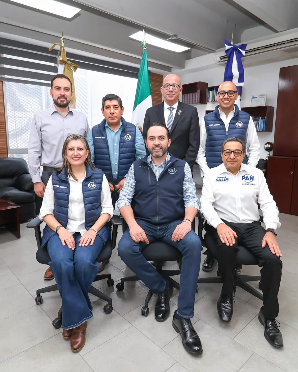 DiegoBarrosoMX's tweet photo. Iniciamos el día desde muy temprano en reunión con nuestro Presidente Estatal, @aldo_marquez.

En @PANGuanajuato estamos unidos y trabajando para seguir defendiendo a las familias guanajuatenses. ¡Por #Guanajuato, siempre adelante! 🤜🏼🤛🏼 https://t.co/brbl5QMzXR