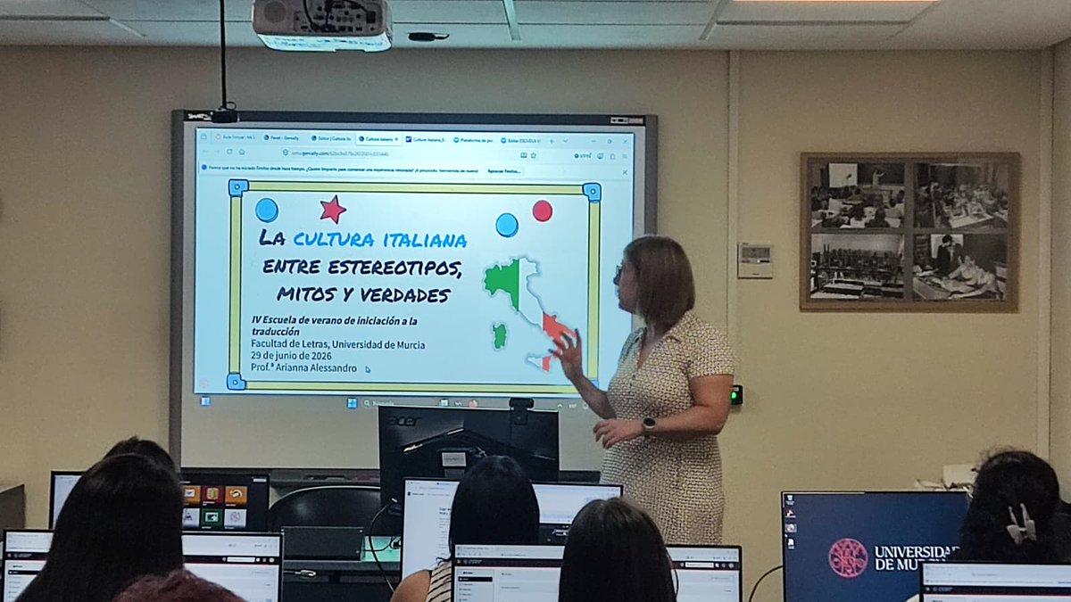 DptoTeIUM's tweet photo. ¡Esta mañana ha comenzado la IV Escuela de verano de iniciación a la traducción de @LetrasUMU por cortesía de @extensionumu y nuestro departamento! Los y las estudiantes han aprendido aspectos generales de la traducción y la interpretación, así como cultura italiana. ¡Mañana más! https://t.co/p8A9v9IRE9