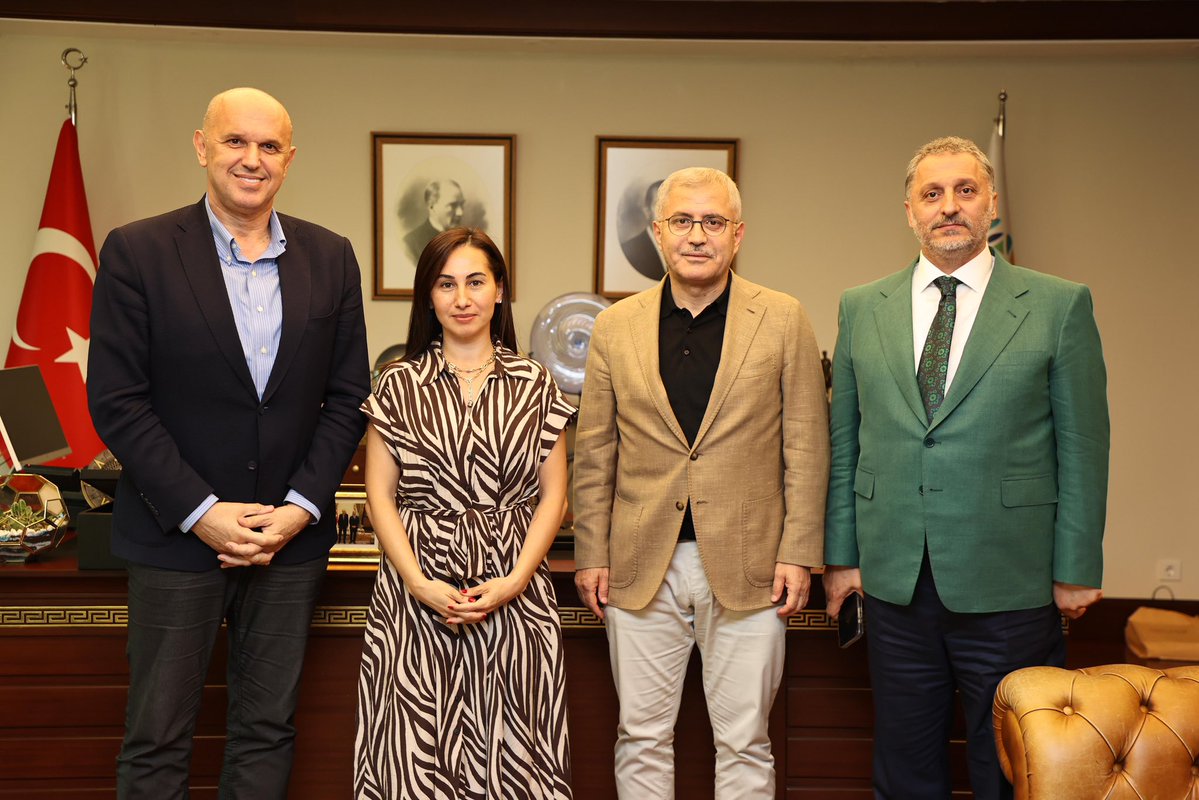 ozlemvgurzel's tweet photo. AK Parti MKYK Üyemiz Sayın @hilmiturkmen34 ’i belediyemizde ağırlamaktan büyük mutluluk duyduk. 

Değerli ziyaretleri, hoş sohbetleri ve nazik hediyeleri için kendilerine teşekkür ediyorum. https://t.co/x6cDBUVDG2