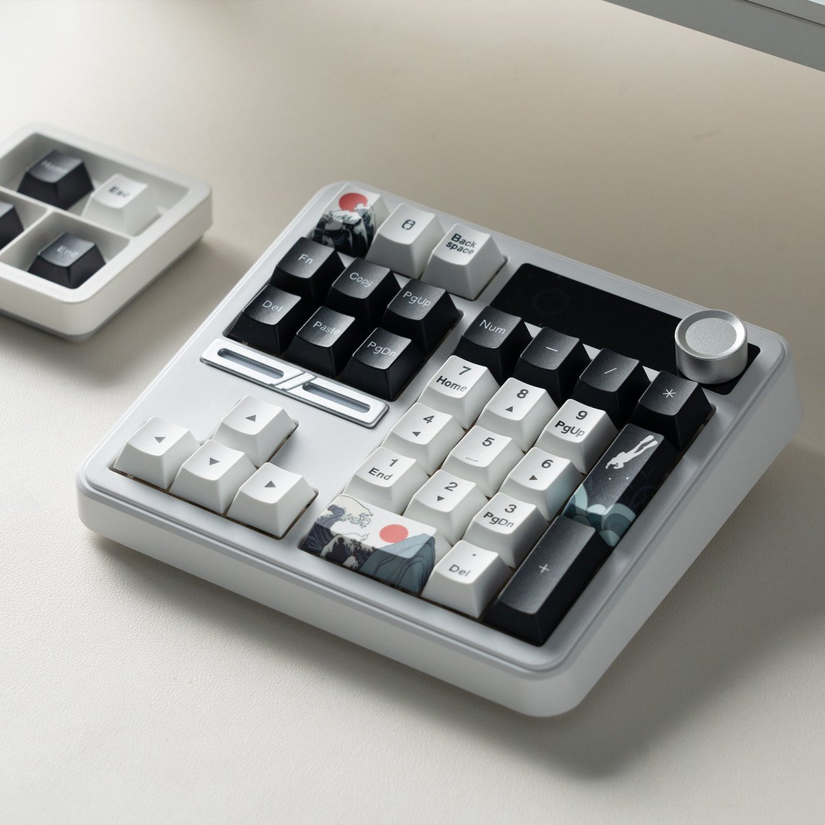 MKeyboards's tweet photo. Wireless. Hotswap. A screen that shows off custom animations. 

All in a numpad.

Meet the SK30 Kanagawa
https://t.co/LQsNl7D2xf https://t.co/57PraFOWmA