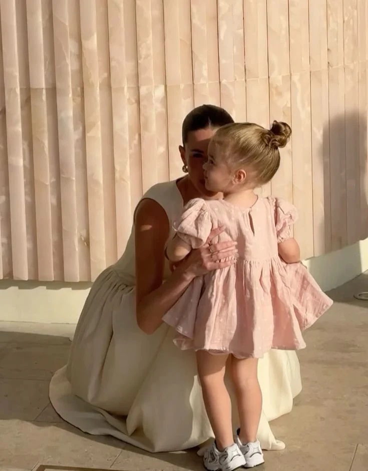 Diorgirlx's tweet photo. me in the future because i’ll be the best girl mom https://t.co/zoxSPfgACI