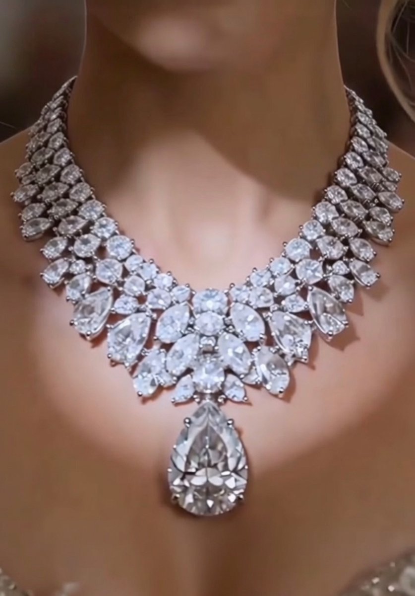 Tobas06's tweet photo. #LONDON AT ITS BEST WITH #MASTERPIECES OF #WOODWORK & RARE #DIAMONDS THATS AMAZINGLY CHEAPER THAN WHAT ONE COULD GET IN #AMERICA PRECIOUS #STONES #SHOPS NOTWITHSTANDING THE #CURRENCIES DIFFERENCES.

MEANWHILE, WHAT AN AWESOME #WOOD #CARVING & #ART OF MRS & ITHATS ALREADY TURNING HEADS.