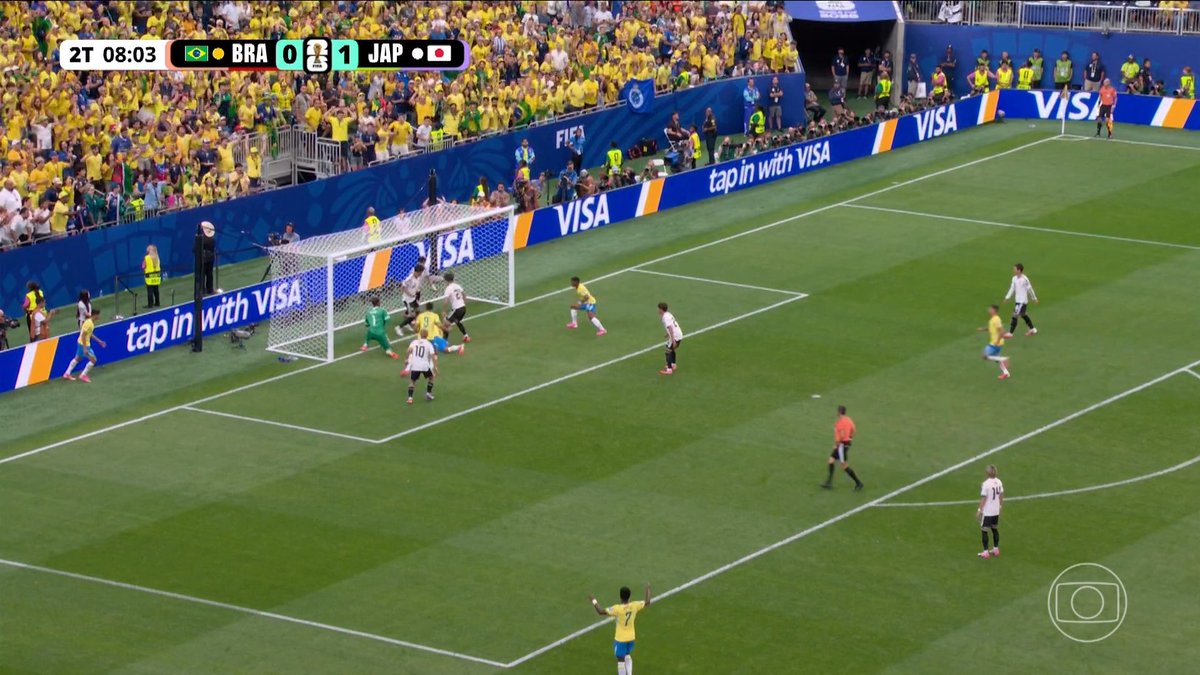 ZAMENZA's tweet photo. COMO ESSA BOLA NÃO ENTROU NO GOL DO JAPÃO????? COMO?????????????? #BRAXJAP https://t.co/UtiKSuMmIg