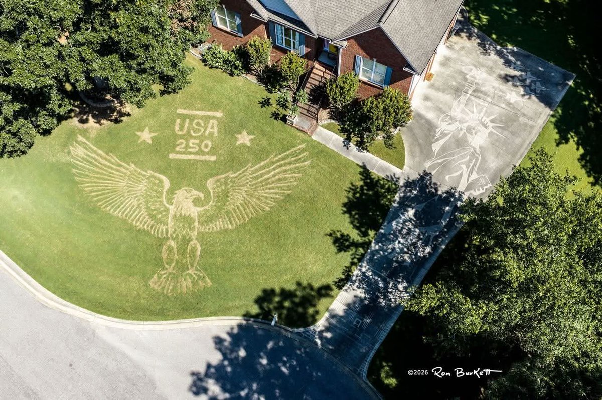 Sassafrass_84's tweet photo. Ron Burkett in Trussville decided to do an art project with his grass in celebration of America’s 250th anniversary. 

How freaking cool is that?!? Bad ass. 🇺🇸 https://t.co/haeRvcVhmh
