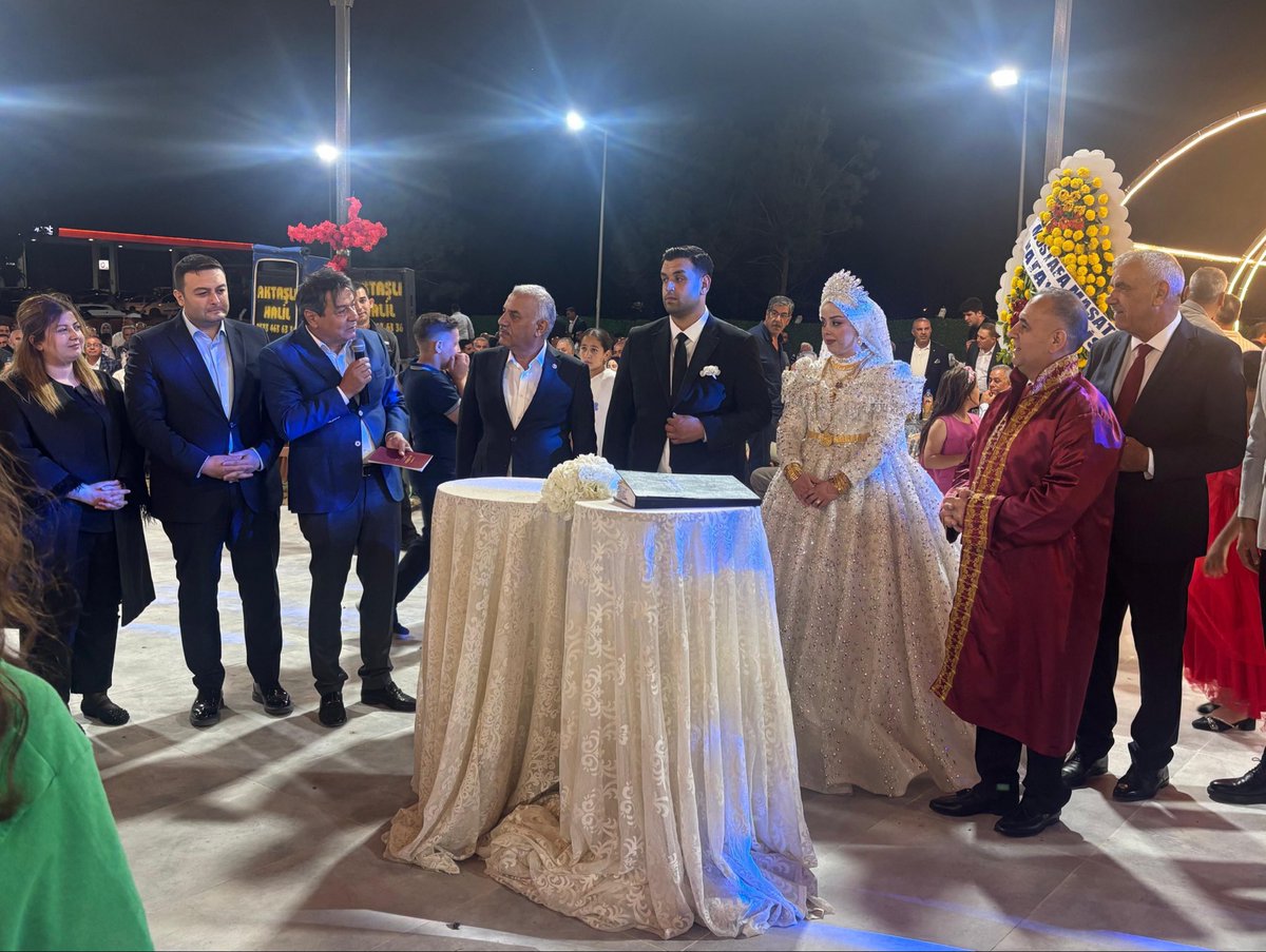 avfatmagulcalim's tweet photo. 📍Kumlu

Kumlu Belediye Başkanımız Sn İbrahim PAÇ’ın oğlu Hamdi ile Fatma kardeşimizin mutlu günlerine şahitlik ettik.

Çiftimize sağlık, huzur ve mutluluk diliyor; Paç ve Yurtsever ailelerini tebrik ediyorum. https://t.co/Ovi3ZPMmLW