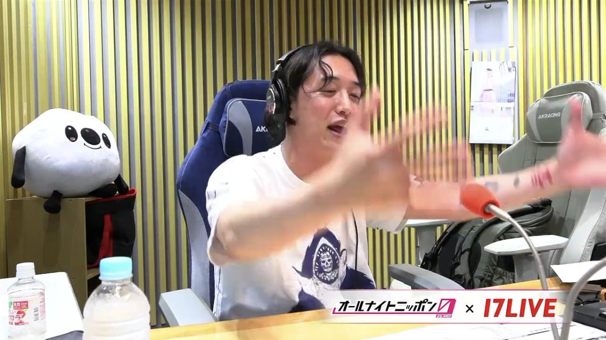 ktn_tnt's tweet photo. (隣のスタジオでひろゆきがゲスト)

キ「ニコ動がなければさァ‼️」

「こんにちは谷田さんって気持ち悪い名前でボカロPやらなかったしさァ‼️」

「おれ東大出身だからでけえ会社に勤めて可愛い嫁とデカイ家に住んで子ども3人いて...(;o;)」

#キタニタツヤANN0 https://t.co/8HdG0BJRny