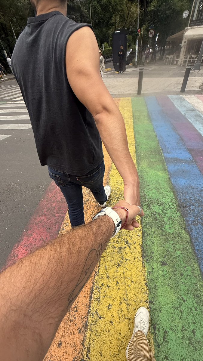 TOPOLEON's tweet photo. Fui al pride y pasó esto https://t.co/QDvrLhHg2H