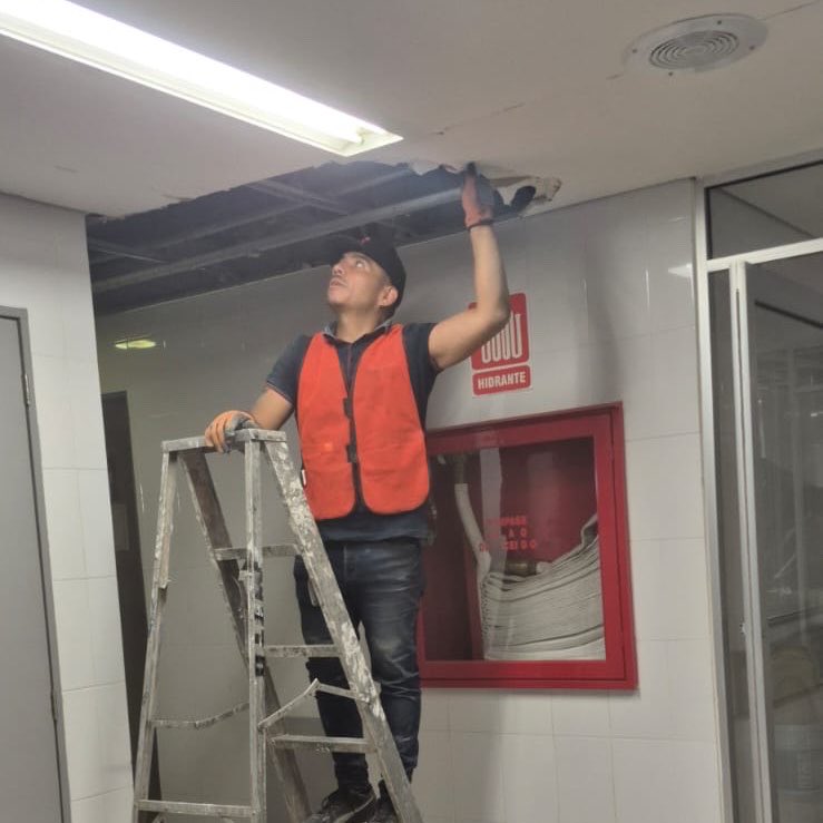 martibatres's tweet photo. Avanzan las tareas de mantenimiento y mejoramiento del Hospital General “Dr. Fernando Ocaranza” del @ISSSTE_mx, en 𝗛𝗲𝗿𝗺𝗼𝘀𝗶𝗹𝗹𝗼, 𝗦𝗼𝗻𝗼𝗿𝗮. 

Se trabaja en pintura, luminaria y plafones. https://t.co/gnNCaQyO1D