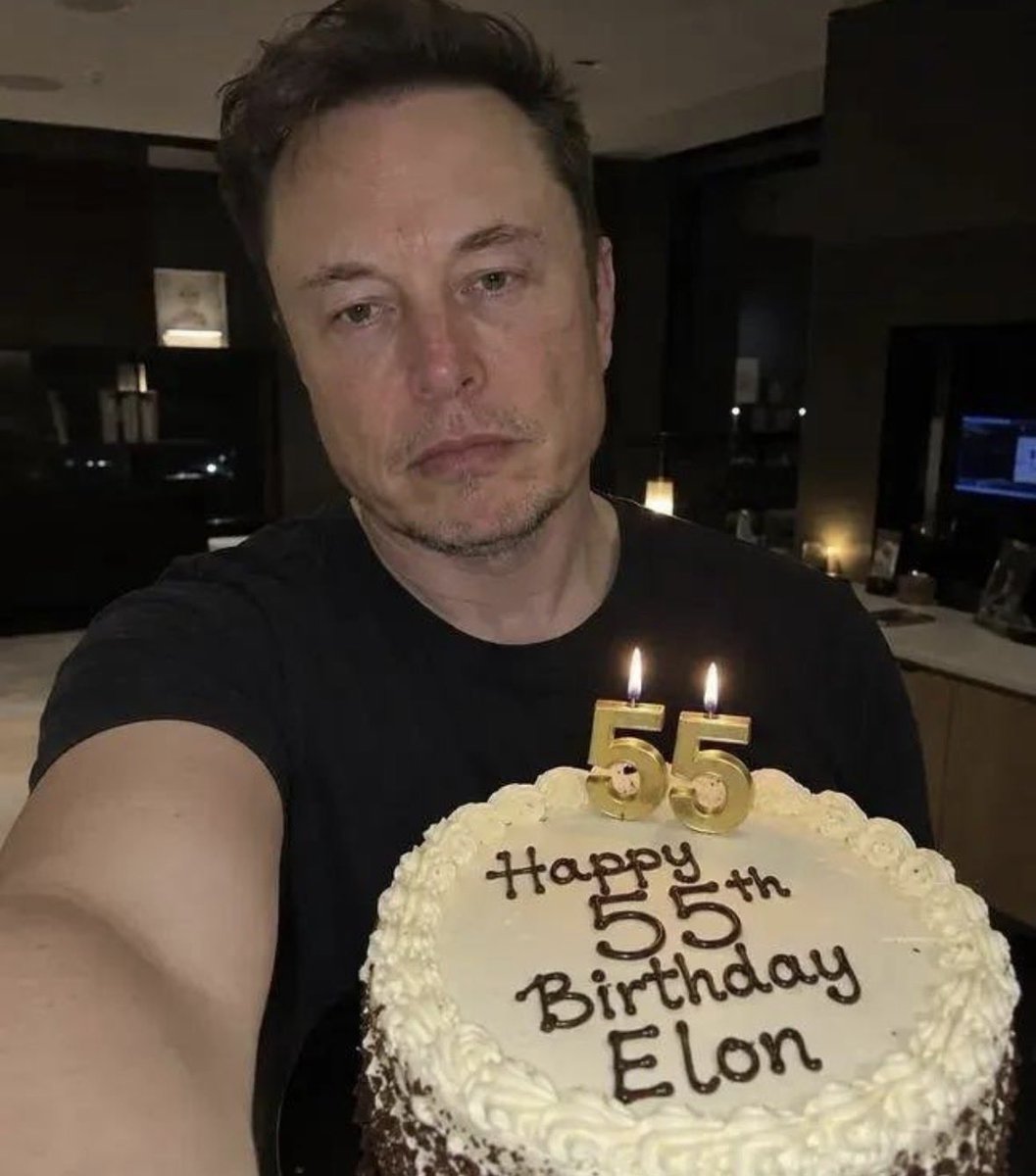Givemessage62's tweet photo. It’s my birthday 

You guys should say me a prayer 

And send me a direct message I’m giving out a price to my lucky fan for my birthday https://t.co/vF6IOWzSEY